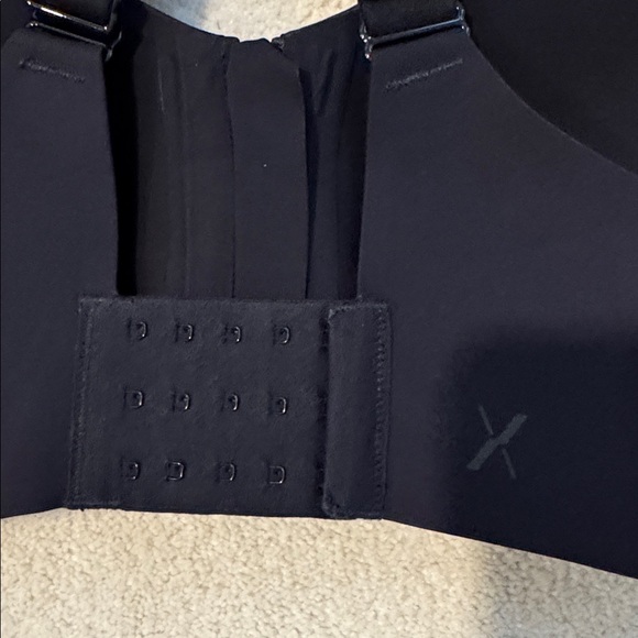 Knix Black Zip-Front Bra. Catalyst Front Zip Sports Bra. Size 1 - Picture 4 of 5